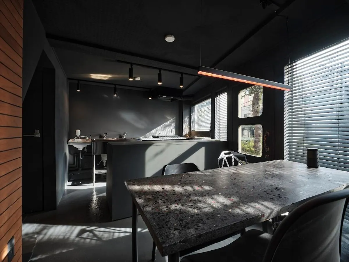 Vacation Rental Renovated From A Small Hair Salon Токио