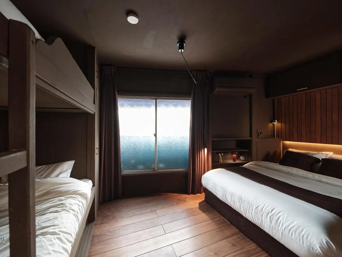 Vacation Rental Renovated From A Small Hair Salon Токио Апартаменты