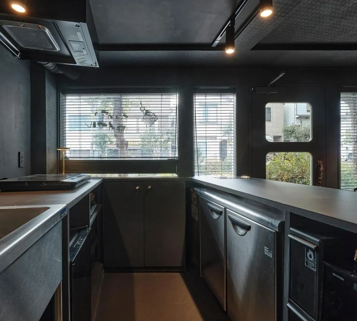 Vacation Rental Renovated From A Small Hair Salon Токио 0*,
