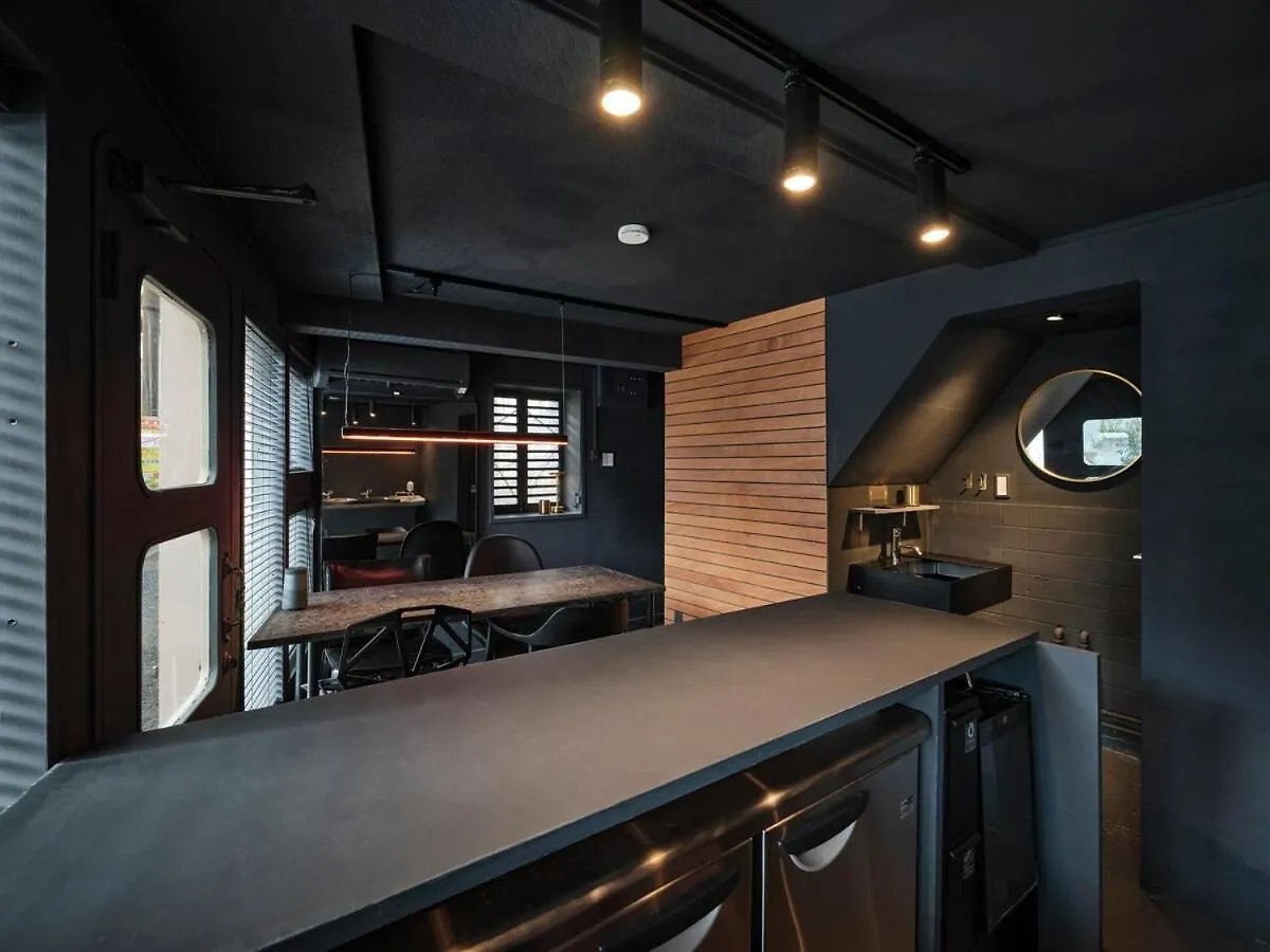 Vacation Rental Renovated From A Small Hair Salon Tokyo Appartamento